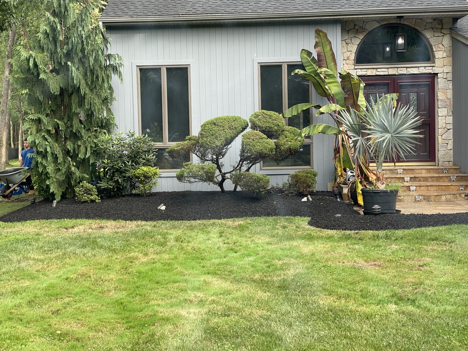 Residential landscape and mulch work
